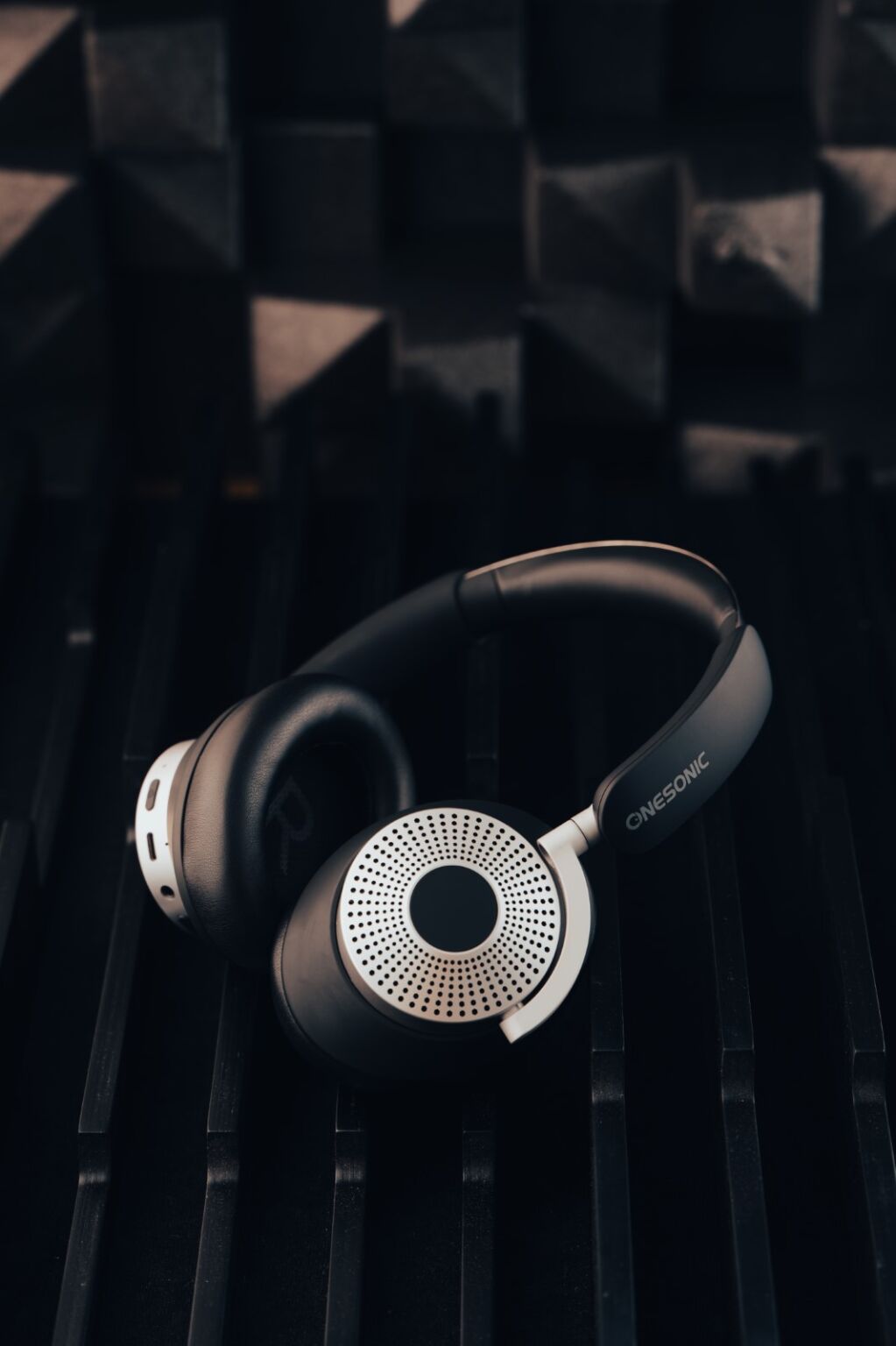 ONESONIC StudioPRO Headphones - BLACK [Accessories]
