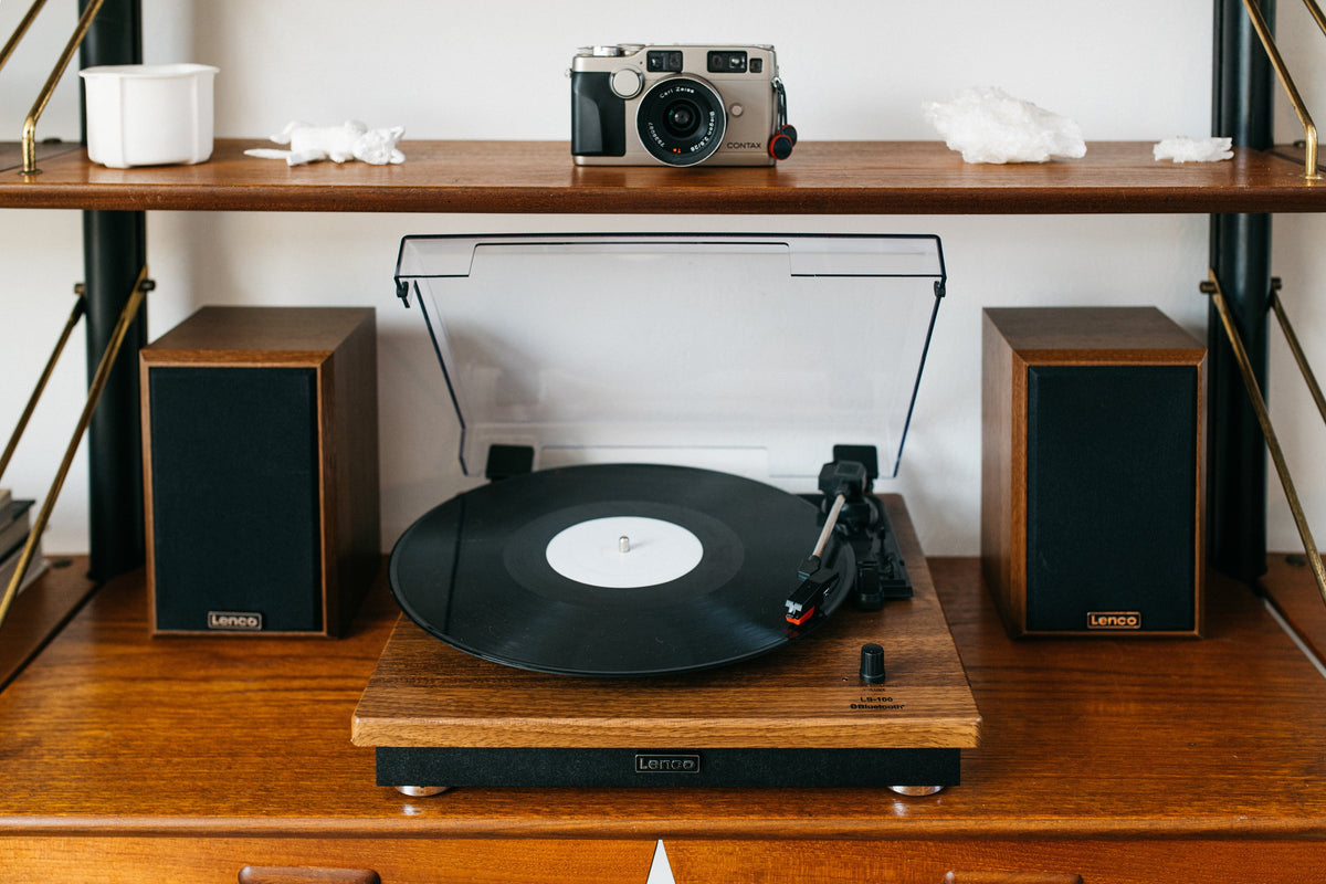 Lenco LS-100 - Turntable With Speakers (Wood) [Tech & Turntables]