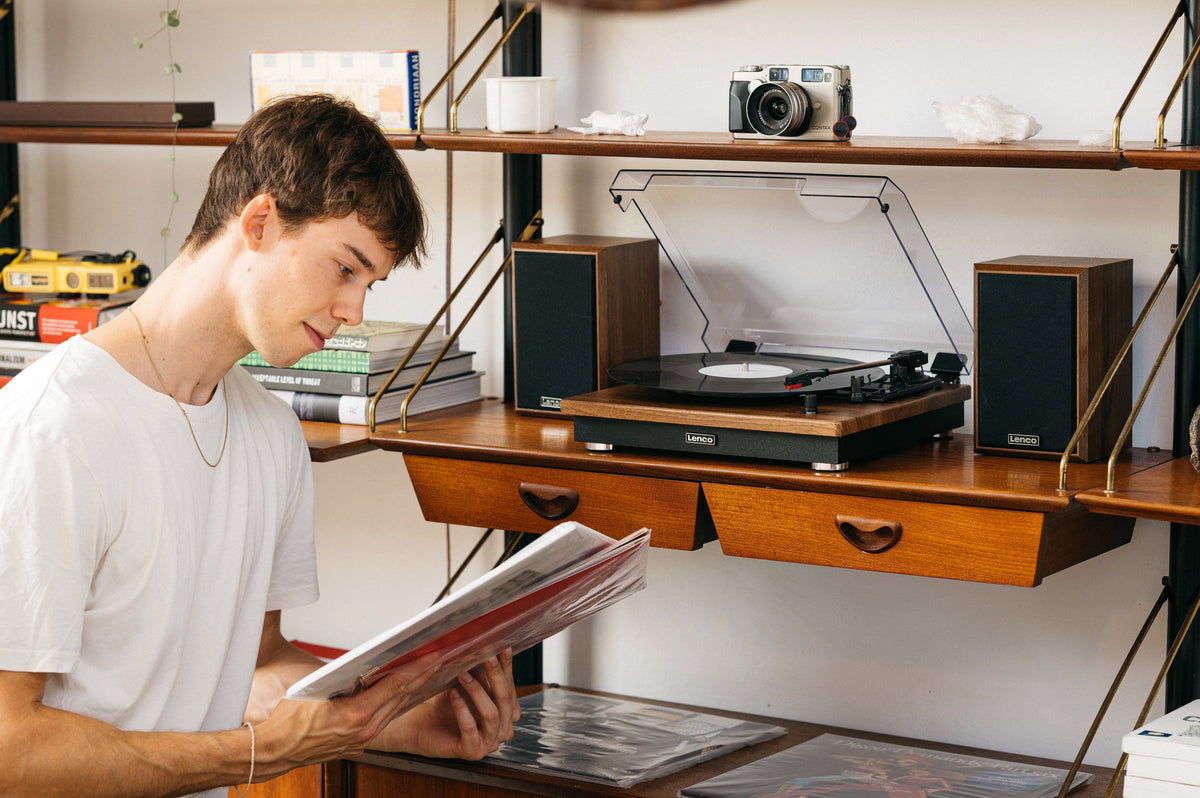 Lenco LS-100 - Turntable With Speakers (Wood) [Tech & Turntables]