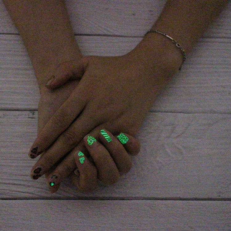 6pieces leopard luminous nail sticker